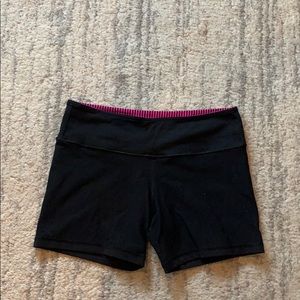 Lululemon biker shorts black/pink